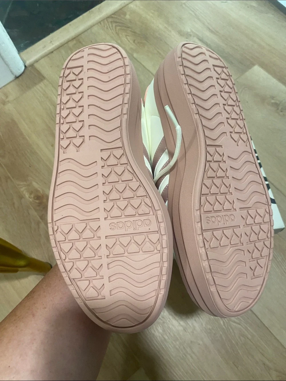 🆕 Women’s Adidas VL Court Bold Shoes - Ivory / Sandy Pink. Size 10. NIB
